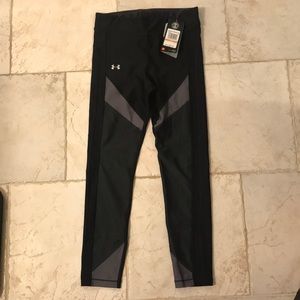 Under Armour cropped athletic tights